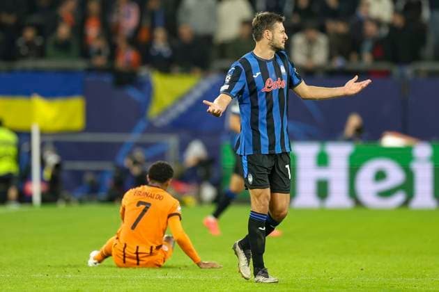 Gelsenkirchen, Germany, 02 10 24 Berat Dijmsiti Atalanta Bergamo gestures, gestures during the Champions League match between FC Shakhtar Donetsk vs Atalanta Bergamo at the Arena auf Schalke Gelsenkirchen Arena auf Schalke North Rhine Westphalia Germany Copyright: xBrauer-Fotoagenturx xAdrianxSchlx