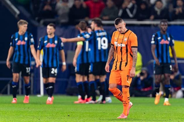 2024-10-02 FC Shakhtar Donetsk v Atalanta BC - UEFA Champions League 2024 25 League Phase MD2 GELSENKIRCHEN, GERMANY - OCTOBER 2: Oleksandr Zubkov of FC Shakhtar Donetsk looks dejected after conceding the team s second goal during the UEFA Champions League 2024 25 League Phase MD2 match between FC Shakhtar Donetsk and Atalanta BC at Arena AufSchalke on October 2, 2024 in Gelsenkirchen, Germany. (Photo by Joris Verwijst BSR Agency) Gelsenkirchen Germany Content not available for redistribution in The Netherlands directly or indirectly through any third parties. Copyright: xBSRxAgencyx
