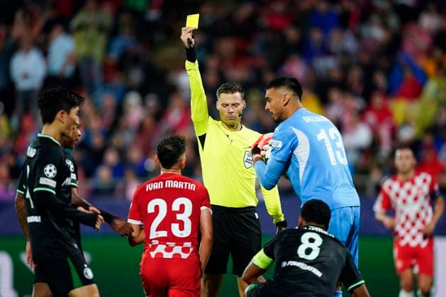 ESP: Girona FC v Feyenoord. UEFA Champions League match. Date 2 The referee signals a penalty during the UEFA Champions League match, date 2, second leg, between Girona FC and Feyenoord played at Montilivi Stadium on October 2, 2024 in Girona Spain. kpng Copyright: xSergioxRuizx xImagox PS_241002_GIR_FEY_012