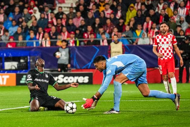 UEFA Champions League: Girona FC v Feyenoord Girona - Ibrahim Osman of Feyenoord, Girona FC goalkeeper Paulo Gazzaniga during the second round of new format of the UEFA Champions League 2024 2025. The match is set between Girona FC and Feyenoord at Estadi Montilivi on 2 October 2024 in Girona, Spain. Copyright: xYannickxVerhoevenx