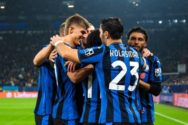Raoul Bellanova Atalanta Bergamo, 16 and team celebrate the goal for 0 3, GER, Shakhtar Donetsk vs Atalanta Bergamo, Football, UEFA Champions League, Matchday 2, Season 2024 2025, 02 10 2024 GER, Shakhtar Donetsk vs Atalanta Bergamo, Football, UEFA Champions League, Matchday 2, Season 2024 2025, 02 10 2024 Gelsenkirchen Copyright: xEibner-Pressefoto FlorianxWieganx EP_FWD