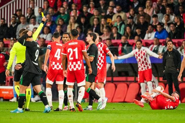 UEFA Champions League: Girona FC v Feyenoord Girona - Referee Urs Schnyder, Hugo Bueno of Feyenoord during the second round of new format of the UEFA Champions League 2024 2025. The match is set between Girona FC and Feyenoord at Estadi Montilivi on 2 October 2024 in Girona, Spain. Copyright: xYannickxVerhoevenx