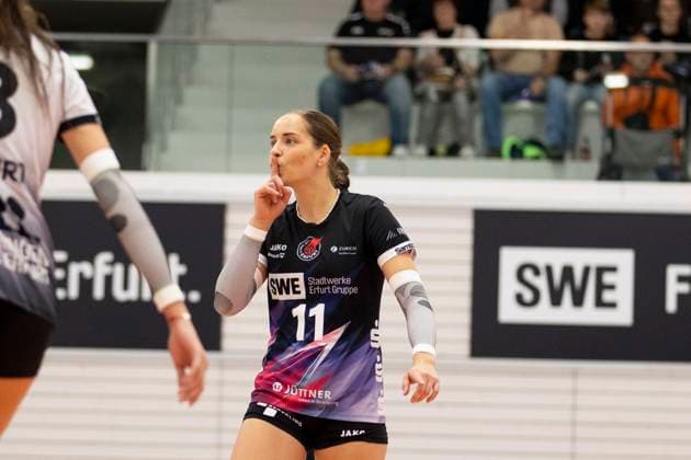 1 Volleyball Bundesliga Women Schwarz Weiss Erfurt vs Dresdner SC Erfurt 02 10 2024 Mia Anna Stauß 11 Schwarz Weiss Erfurt 1 Volleyball Bundesliga Women Schwarz Weiss Erfurt vs Dresdner SC Riethsporthalle Erfurt 02 10 2024 Copyright: xBEAUTIFULxSPORTS Duehringx