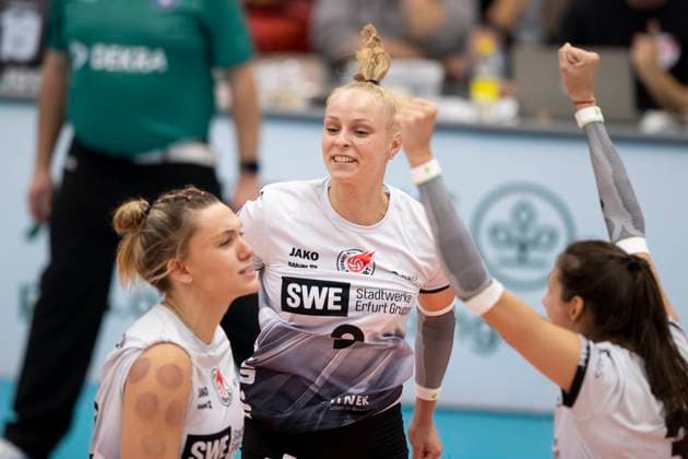1 Volleyball Bundesliga Women Schwarz Weiss Erfurt vs Dresdner SC Erfurt 02 10 2024 Jubel, Antonia Greskamp 9 Schwarz Weiss Erfurt 1 Volleyball Bundesliga Women Schwarz Weiss Erfurt vs Dresdner SC Riethsporthalle Erfurt 02 10 2024 Copyright: xBEAUTIFULxSPORTS Duehringx