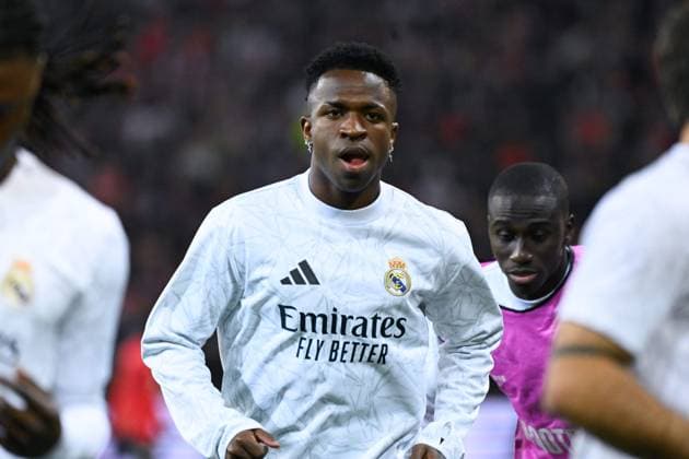 Vinicius Junior ( 7 - Real Madrid ) warms up prior to UEFA Champions League match between Lille OSC and Real Madrid CF at Stade Pierre Mauroy on October 02, 2024 in Lille, France. ( Photo by federico pestellini panoramic ) - FOOTBALL : Lille vs Real Madrid - Ligue des Champions - 02 10 2024 FedericoPestellini Panoramic 