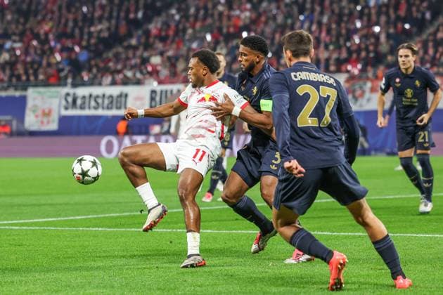 02 10 2024, Football, Season 2024 2025, Champions League, Matchday 2, RB Leipzig Juventus Turin, v l Lois Openda RB Leipzig , Bremer Juventus Turin Leipzig RB Arena Saxony Germany xRHR PHOTO TRx Copyright: TimxRehbein RHR-FOTOx RHR-FOTO TR