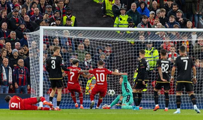 Football - UEFA Champions League - League Phase - Liverpool FC v Bologna FC 1909 LIVERPOOL, ENGLAND - Wednesday, October 2, 2024: Liverpool s Alexis Mac Allister scores the first goal during the UEFA Champions League game between Liverpool FC and Bologna FC 1909 at Anfield. (Photo by David Rawcliffe Propaganda) LIVERPOOL Anfield MERSEYSIDE ENGLAND  Copyright: xDavidxRawcliffex P2024-10-02-Liverpool_Bologna-9