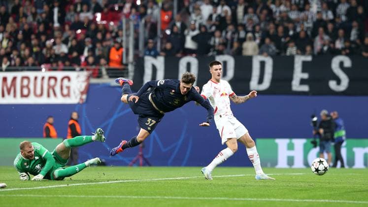 02 10 2024, Football UEFA Champions League 2024 2025, Matchday 2, RB Leipzig Juventus Turin, at Red Bull Arena Leipzig L R Goalkeeper Michele Di Gregorio Juventus Turin and Nicolo Savona Juventus Turin vs Benjamin Sesko RB Leipzig DFL and DFB regulations prohibit any use of photographs as image sequences and or quasi video