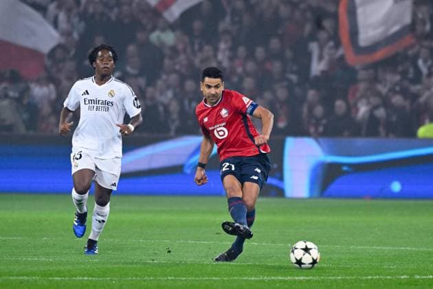 Benjamin Andre ( 21 - Lille ) and Endrick ( 16 - Real Madrid ) during the UEFA Champions League match between Lille OSC and Real Madrid CF at Stade Pierre Mauroy on October 02, 2024 in Lille, France. ( Photo by federico pestellini panoramic ) - FOOTBALL : Lille vs Real Madrid - Ligue des Champions - 02 10 2024 FedericoPestellini Panoramic 