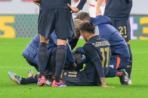 GER, Saxony, Leipzig, RB Leipzig vs Juventus Turin, Champions League, CHL, UCL, Matchday, Season 2024 2025, RB Arena, f l in picture Nico Gonzalez Juventus Turin, 11 , injured on the ground, 02 10 2024, Copyright: HMBxMedia UwexKoch
