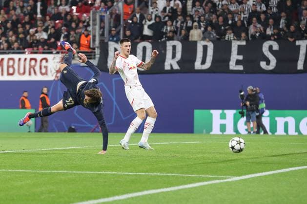 02 10 2024, xtgx, Football, UEFA Champions League, RB Leipzig Junventus Turin emspor, v l Nicolo Savona Juventus, 37 shot on goal, shoots the ball on goal, shot DFL DFB REGULATIONS PROHIBIT ANY USE OF PHOTOGRAPHS as IMAGE SEQUENCES and or QUASI VIDEO Leipzig