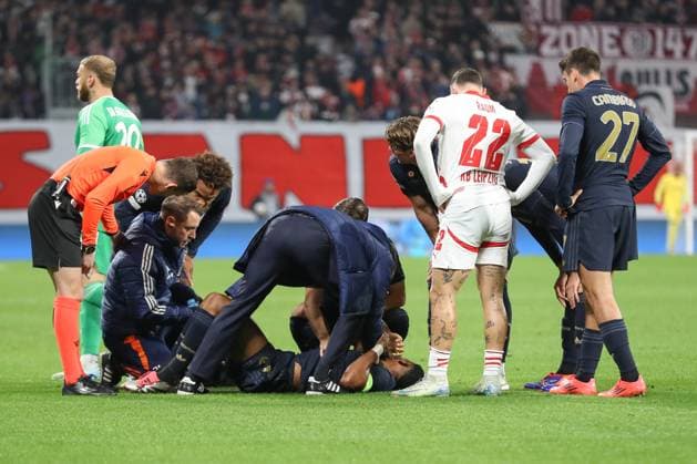 02 10 2024, xtgx, Football, UEFA Champions League, RB Leipzig Junventus Turin emspor, v l Bremer Juventus, 3 , injured, injury DFL DFB REGULATIONS PROHIBIT ANY USE OF PHOTOGRAPHS as IMAGE SEQUENCES and or QUASI VIDEO Leipzig