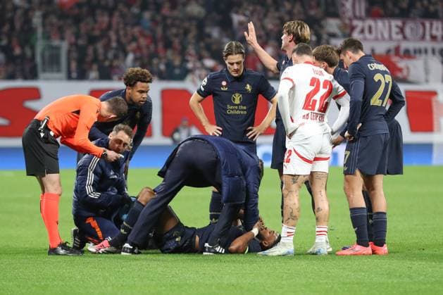 02 10 2024, xtgx, Football, UEFA Champions League, RB Leipzig Junventus Turin emspor, v l Bremer Juventus, 3 , injured, injury DFL DFB REGULATIONS PROHIBIT ANY USE OF PHOTOGRAPHS as IMAGE SEQUENCES and or QUASI VIDEO Leipzig