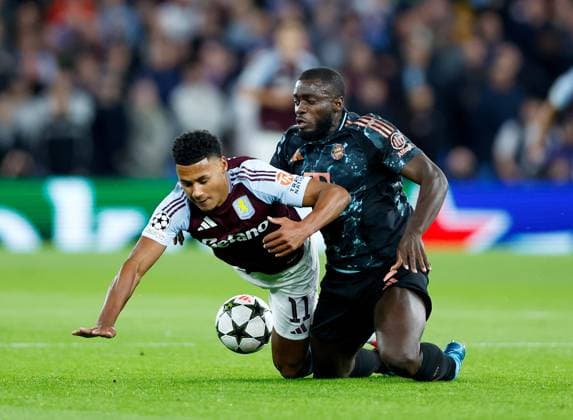 Ollie Watkins of Aston Villa is man handled by Dayot Upamecano of Bayern Munich Aston Villa v Bayern Munich, Football, UEFA Champions League, Villa Park, Birmingham, UK - 02 10 2024 Editorial use only  Copyright: xMattxImpey Shutterstockx 14752829am