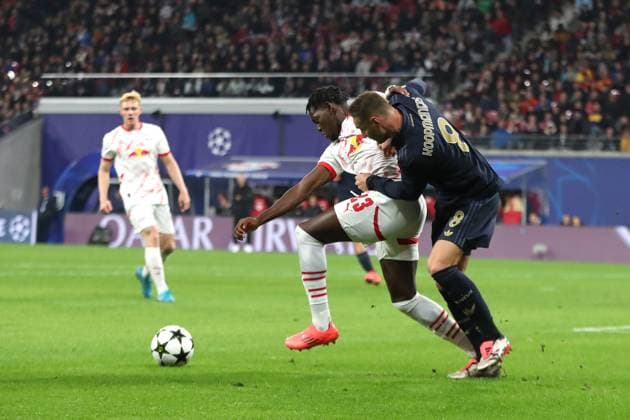 Champions League, Round of 16 RB Leipzig vs Juventus Turin, 02 10 24 Castello Lukeba 23, RB Leipzig vs Teun Koopmeiners 8, Juventus Turin Football, UEFA Champions League, Season 2024 2025 RB Leipzig vs Juventus Turin on 02 10 24 at Red Bull Arena, Leipzig Copyright: xBEAUTIFULxSPORTS JanxKaeferx