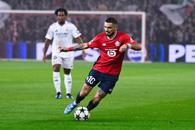 Remy CABELLA ( 10 - Lille ) during the UEFA Champions League match between Lille OSC and Real Madrid CF at Stade Pierre Mauroy on October 02, 2024 in Lille, France. ( Photo by federico pestellini panoramic ) - FOOTBALL : Lille vs Real Madrid - Ligue des Champions - 02 10 2024 FedericoPestellini Panoramic 