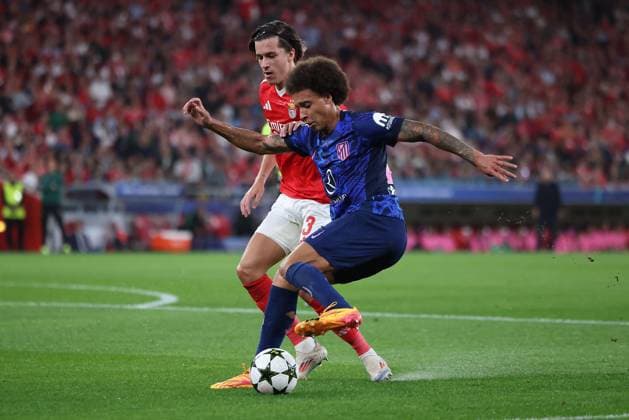 Portugal, Lisbon 2 October 2024 Uefa Champions League phase 2024 25 Matchday 2, S L Benfica Atletico de Madrid v l , Alvaro Fernandez Carreras S L Benfica , Axel Witsel AtlÃ tico Madrid , duel, action, action, Battles for the Ball Copyright: JoaquimxFerreira