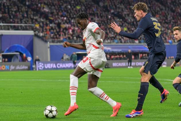 GER, Saxony, Leipzig, RB Leipzig vs Juventus Turin, Champions League, CHL, UCL, Matchday, Season 2024 2025, RB Arena, f l in picture Castello Lukeba RB Leipzig 23 , Nicolo Savona Juventus Turin, 37 , duel, action, fight, fights for the ball, 02 10 2024, Copyright: HMBxMedia UwexKoch