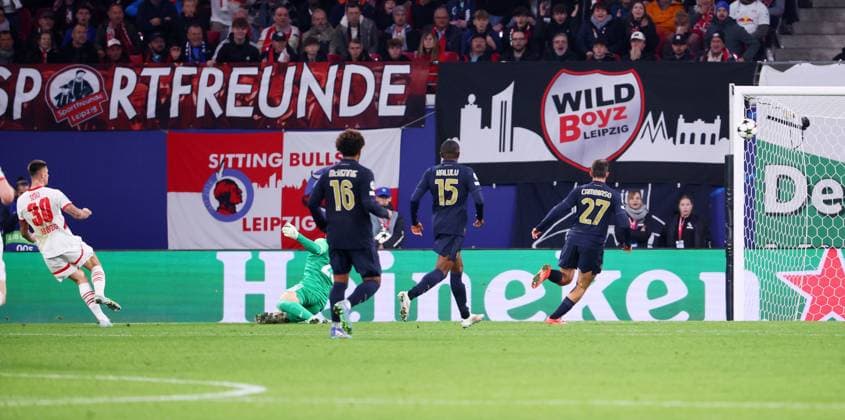RB Leipzig Juventus Turin Champions League Leipzig, 02 10 2024, Red Bull Arena, Soccer, UEFA Champions League, Matchday 2 , RB Leipzig vs Juventus Turin , In the picture Goal for RB Leipzig Benjamin Sesko 30, RB Leipzig scores to 1 0 , For editorial use only Only editorial use , UEFA regulations prohibit any use of photographs as image sequences and or quasi video ,
