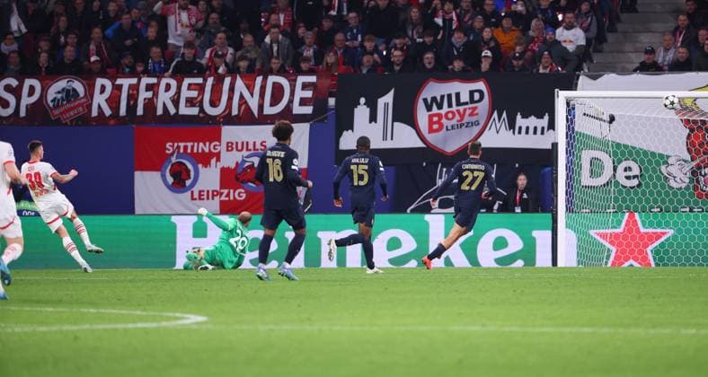 RB Leipzig Juventus Turin Champions League Leipzig, 02 10 2024, Red Bull Arena, Soccer, UEFA Champions League, Matchday 2 , RB Leipzig vs Juventus Turin , In the picture Goal for RB Leipzig Benjamin Sesko 30, RB Leipzig scores to 1 0 , For editorial use only Only editorial use , UEFA regulations prohibit any use of photographs as image sequences and or quasi video ,