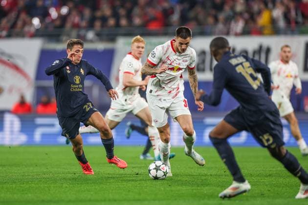 02 10 2024, Football, Season 2024 2025, Champions League, Matchday 2, RB Leipzig Juventus Turin, v l Andrea Cambiaso Juventus Turin , Benjamin Sesko RB Leipzig Leipzig RB Arena Saxony Germany xRHR PHOTO TRx Copyright: TimxRehbein RHR-FOTOx RHR-FOTO TR
