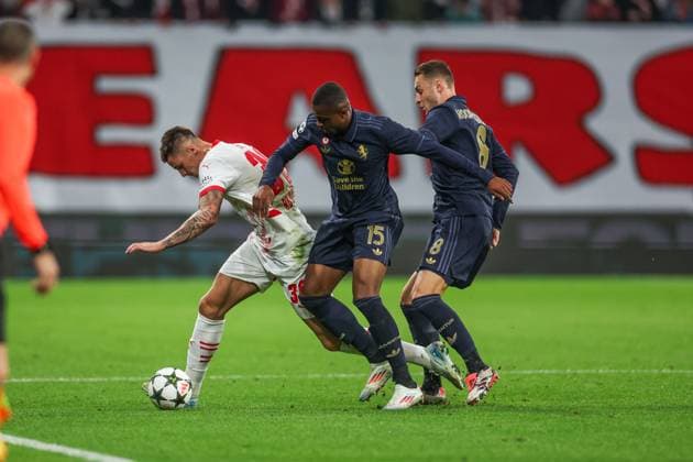 02 10 2024, Football, Season 2024 2025, Champions League, Matchday 2, RB Leipzig Juventus Turin, f l Benjamin Sesko RB Leipzig , Pierre Kalulu Juventus Turin , Teun Koopmeiners Juventus Turin Leipzig RB Arena Saxony Germany xRHR PHOTO TRx Copyright: TimxRehbein RHR-FOTOx RHR-FOTO TR