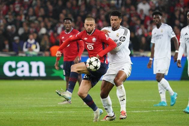 Edon Zhegrova of Lille holds off Jude Bellingham of Real Madrid Lille v Real Madrid, UEFA Champions League, Group Stage, Football, Pierre Mauroy Stadium, Lille, France, 02 Oct 2024 EDITORIAL USE ONLY No use with unauthorised audio, video, data, fixture lists, club league logos or live services. Online in-match use limited to 120 images, no video emulation. No use in betting, games or single club league player publications. Copyright: xDavexWinter Shutterstockx 14750773ar