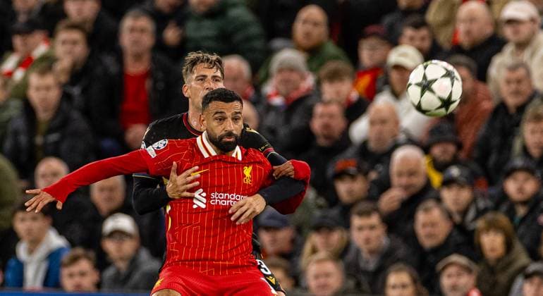 Football - UEFA Champions League - League Phase - Liverpool FC v Bologna FC 1909 LIVERPOOL, ENGLAND - Wednesday, October 2, 2024: Liverpool s Mohamed Salah (R) under pressure from Bologna™s Juan Miranda during the UEFA Champions League game between Liverpool FC and Bologna FC 1909 at Anfield. (Photo by David Rawcliffe Propaganda) LIVERPOOL Anfield MERSEYSIDE ENGLAND  Copyright: xDavidxRawcliffex P2024-10-02-Liverpool_Bologna-19
