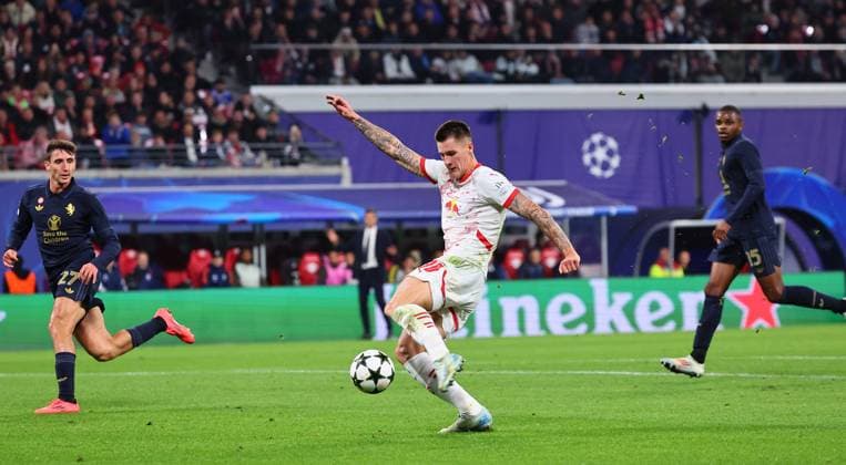 RB Leipzig Juventus Turin Champions League Leipzig, 02 10 2024, Red Bull Arena, Soccer, UEFA Champions League, Matchday 2 , RB LEIPZIG vs JUVENTUS FC TURIN , Goal for Leipzig to 1 0 In the picture scorer Benjamin Sesko 30, RB Leipzig , Picture Point