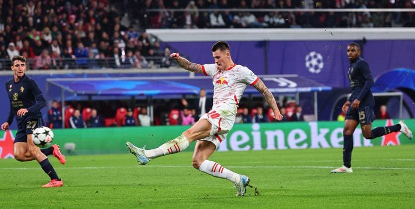 RB Leipzig Juventus Turin Champions League Leipzig, 02 10 2024, Red Bull Arena, Soccer, UEFA Champions League, Matchday 2 , RB LEIPZIG vs JUVENTUS FC TURIN , Goal for Leipzig to 1 0 In the picture scorer Benjamin Sesko 30, RB Leipzig , Picture Point