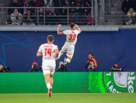 Football, Men, Season 2024 2025, Champions League League Phase, Matchday 2 , RB Leipzig Juventus Turin, f l Christoph Baumgartner RB Leipzig , Benjamin Sesko RB Leipzig , Cheering after scoring 1 0, 02 10 2024, Copyright: xSebastianxRäppold MatthiasxKochx
