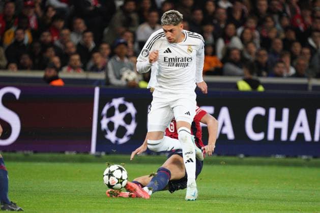 Federico Valverde of Real Madrid is tackled by Mitchel Bakker of Lille Lille v Real Madrid, UEFA Champions League, Group Stage, Football, Pierre Mauroy Stadium, Lille, France, 02 Oct 2024 EDITORIAL USE ONLY No use with unauthorised audio, video, data, fixture lists, club league logos or live services. Online in-match use limited to 120 images, no video emulation. No use in betting, games or single club league player publications. Copyright: xDavexWinter Shutterstockx 14750773av
