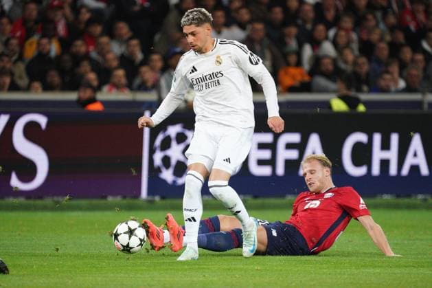 Federico Valverde of Real Madrid beats Mitchel Bakker of Lille Lille v Real Madrid, UEFA Champions League, Group Stage, Football, Pierre Mauroy Stadium, Lille, France, 02 Oct 2024 EDITORIAL USE ONLY No use with unauthorised audio, video, data, fixture lists, club league logos or live services. Online in-match use limited to 120 images, no video emulation. No use in betting, games or single club league player publications. Copyright: xDavexWinter Shutterstockx 14750773aw