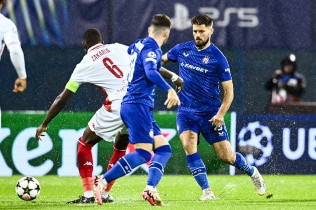 GNK Dinamo v AS Monaco - UEFA Champions League 2024 25 League Phase MD2 ZAGREB, CROATIA - OCTOBER 2: Denis Zakaria of Monaco in action against Bruno Petkovic of Dinamo Zagreb during UEFA Champions League 2024 25 League Phase MD2 match between GNK Dinamo v AS Monaco at Maksimir Stadion on October 2, 2024 in Zagreb, Croatia.  MarkoxLukunic PIXSELL