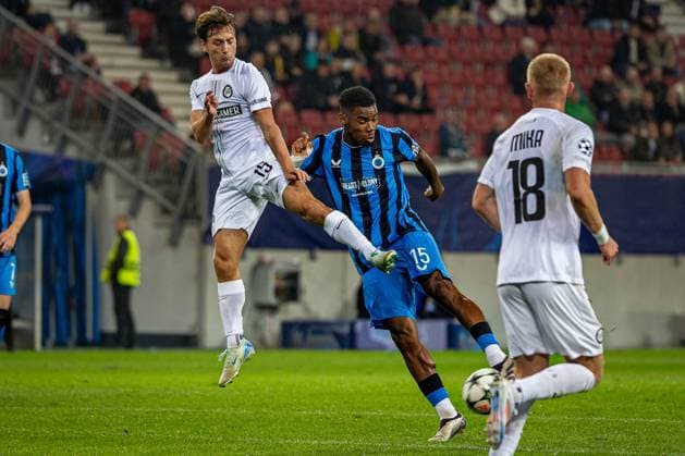 SOCCER - UEFA CL, Sturm vs Brugge KLAGENFURT,AUSTRIA,02.OCT.24 - SOCCER - UEFA Champions League, SK Sturm Graz vs Club Brugge. Image shows William Boeving (Sturm) and Raphael Onyedika (Bruegge).  GEPAxpictures xMatthiasxTrinkl