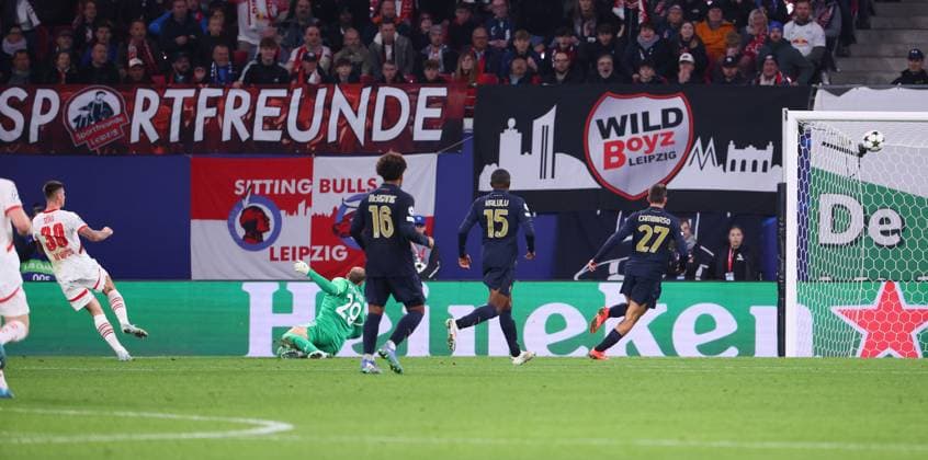 RB Leipzig Juventus Turin Champions League Leipzig, 02 10 2024, Red Bull Arena, Soccer, UEFA Champions League, Matchday 2 , RB Leipzig vs Juventus Turin , In the picture Goal for RB Leipzig Benjamin Sesko 30, RB Leipzig scores to 1 0 , For editorial use only Only editorial use , UEFA regulations prohibit any use of photographs as image sequences and or quasi video ,