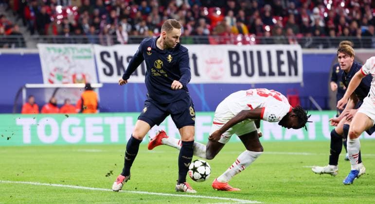 RB Leipzig Juventus Turin Champions League Leipzig, 02 10 2024, Red Bull Arena, Football, UEFA Champions League, Matchday 2 , RB Leipzig vs Juventus Turin , Pictured from left Teun Koopmeiners 8, JUVE , Castello Lukeba 23, RB Leipzig , For editorial use only Only editorial use , UEFA regulations prohibit any use of photographs as image sequences and or quasi video ,