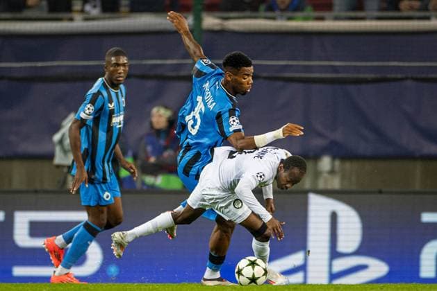 SOCCER - UEFA CL, Sturm vs Brugge KLAGENFURT,AUSTRIA,02.OCT.24 - SOCCER - UEFA Champions League, SK Sturm Graz vs Club Brugge. Image shows Raphael Onyedika (Bruegge) and Malick Yalcouye (Sturm).  GEPAxpictures xMatthiasxTrinkl