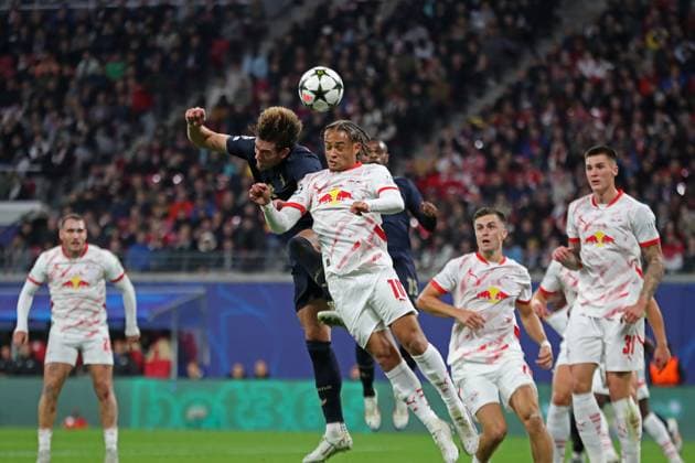 Champions League, Round of 16 RB Leipzig vs Juventus Turin, 02 10 24 Xavi Simons 10, RB Leipzig with Dusan Vlahovic 9, Juventus Turin in the head-to-head Football, UEFA Champions League, Season 2024 2025 RB Leipzig vs Juventus Turin on 02 10 24 at Red Bull Arena, Leipzig Copyright: xBEAUTIFULxSPORTS JanxKaeferx