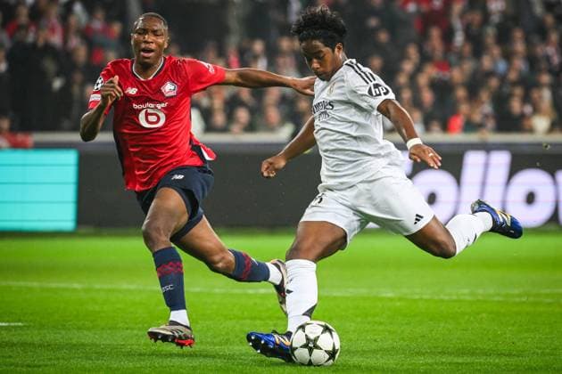 October 2, 2024, Villeneuve-D ascq, France, France: Bafode DIAKITE of Lille and Endrick FELIPE MOREIRA DE SOUSA of Real Madrid during the UEFA Champions League, League Phase MD2 match between Lille OSC (LOSC) and Real Madrid at Pierre Mauroy Stadium on October 02, 2024 in Villeneuve-d Ascq near Lille, France. Villeneuve-D ascq France - ZUMAm308 20241002_zsp_m308_006 Copyright: xMatthieuxMirvillex