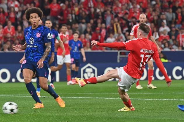 Portugal, Lisbon 2 October 2024 Uefa Champions League phase 2024 25 Matchday 2, S L Benfica Atletico de Madrid v l , Rodrigo de Paul AtlÃ tico Madrid , Kerem Aktürkoglu S L Benfica scores the goal to make it 1 0 Copyright: JoaquimxFerreira