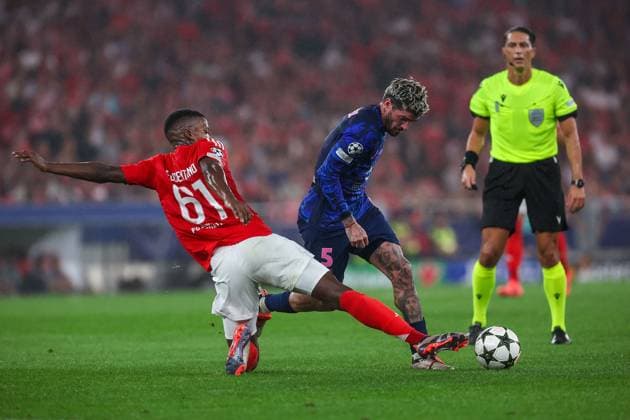 Portugal, Lisbon 2 October 2024 Uefa Champions League phase 2024 25 Matchday 2, S L Benfica Atletico de Madrid v l , Florentino Dias S L Benfica , Rodrigo de Paul AtlÃ tico Madrid , duel, action, action, Battles for the Ball Copyright: JoaquimxFerreira