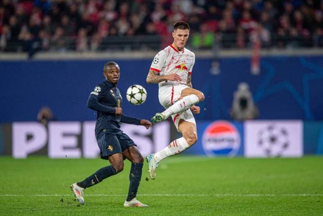 Football, Men, Season 2024 2025, Champions League League Phase, Matchday 2 , RB Leipzig Juventus Turin, v l Pierre Kalulu Juventus Turin , Benjamin Sesko RB Leipzig , 02 10 2024, Copyright: xSebastianxRäppold MatthiasxKochx