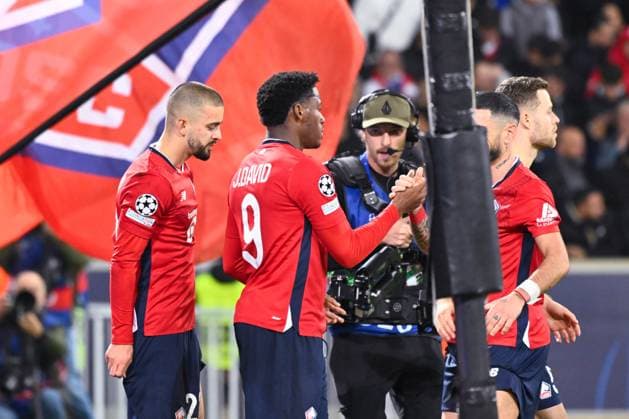 Jonathan David ( 9 - Lille ) celebrates with teammates during the UEFA Champions League match between Lille OSC and Real Madrid CF at Stade Pierre Mauroy on October 02, 2024 in Lille, France. ( Photo by federico pestellini panoramic ) - FOOTBALL : Lille vs Real Madrid - Ligue des Champions - 02 10 2024 FedericoPestellini Panoramic 