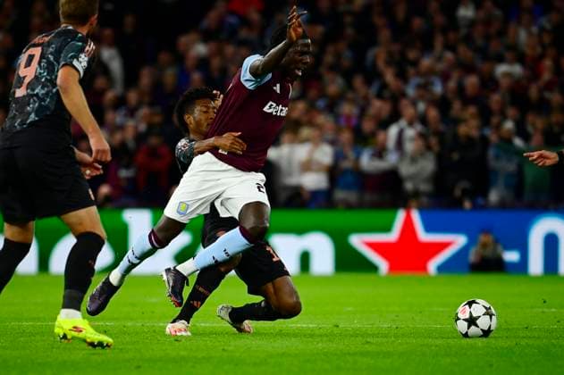 Aston Villa v Bayern Munich , Birmingham, UK - 02 Oct 2024 Kingsley Coman of Bayern Munich challenges for the ball with Amadou Onana of Aston Villa during the UEFA Champions League game between Aston Villa and Bayern Munich at Villa Park, Birmingham on 02 Oct 2024 Birmingham Villa Park Birmingham GBR Copyright: xGeorgexWass PPAUKx PPA-139836