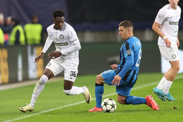 SOCCER - UEFA CL, Sturm vs Brugge KLAGENFURT,AUSTRIA,02.OCT.24 - SOCCER - UEFA Champions League, SK Sturm Graz vs Club Brugge. Image shows Amady Camara (Sturm) and Christos Tzolis (Bruegge).  GEPAxpictures xChrisxBauer