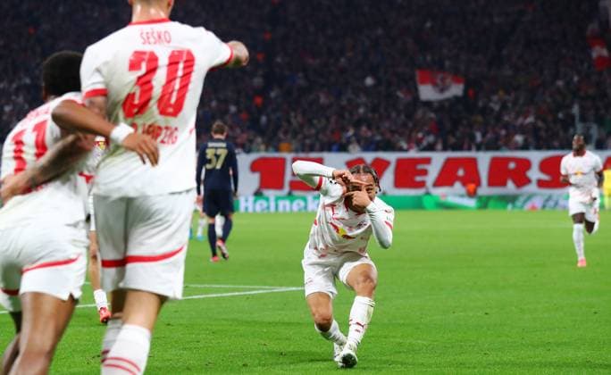 RB Leipzig Juventus Turin Champions League Leipzig, 02 10 2024, Red Bull Arena, Soccer, UEFA Champions League, Matchday 2 , RB LEIPZIG vs JUVENTUS FC TURIN , Goal for Leipzig to 1 0 In the picture scorer Benjamin Sesko 30, RB Leipzig Xavi Simons re , 10, RB Leipzig snaps the cheering Lois Openda 11, RB Leipzig and Benjamin Sesko 30, RB Leipzig , Picture Point
