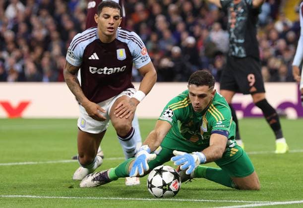 Birmingham, England, 2nd October 2024. Emiliano Martinez of Aston Villa gathers the ball during the UEFA Champions League match at Villa Park, Birmingham. Picture credit should read: Cameron Smith Sportimage EDITORIAL USE ONLY. No use with unauthorised audio, video, data, fixture lists, club league logos or live services. Online in-match use limited to 120 images, no video emulation. No use in betting, games or single club league player publications. SPI-3354-0048