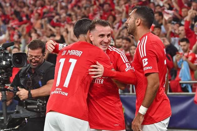 Portugal, Lisbon 2 October 2024 Uefa Champions League phase 2024 25 Matchday 2, S L Benfica Atletico de Madrid v l , Angel di Maria S L Benfica , Kerem Aktürkoglu S L Benfica , Vangelis Pavlidis S L Benfica Torjubel, Goal celebration, celebrate the goal Copyright: JoaquimxFerreira