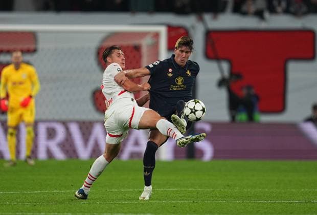 October 02 2024: Willi OrboÂ¡n of Leipzig and DuAÂ¡an VlahoviÄ¡ of Juventus battle for the ball during a Champions League Group Phase day 2 game, RB Leipzig vs Juventus, at Red Bull Arena, Leipzig, Germany. CSM Leipzig Germany - ZUMAc04_ 20241002_zma_c04_009 Copyright: xUlrikxPedersenx